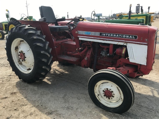93882- INTERNATIONAL 454 TRACTOR
