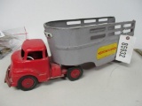 85932 Wyandotte toys, livestock truck, trailer vintage original