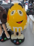 85628 Yellow M&M display, roughly 40