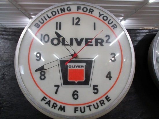 85297 - Oliver Building For Your Farm Future, Clock 17" circle, plastic