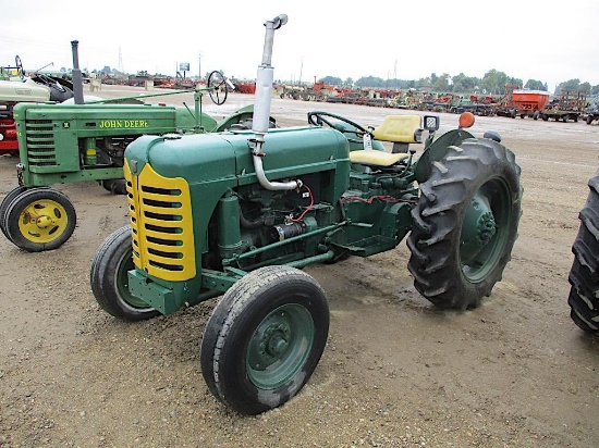 1461- OLIVER TRACTOR