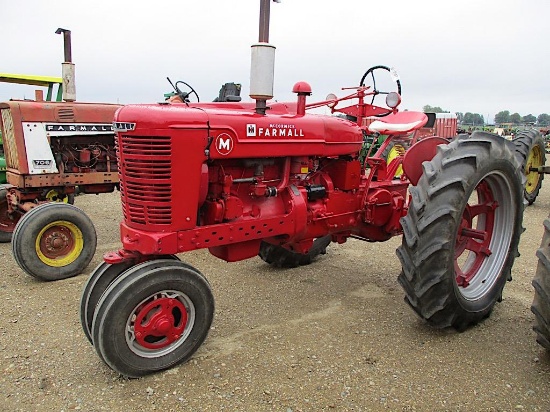 1507- FARMALL M TRACTOR