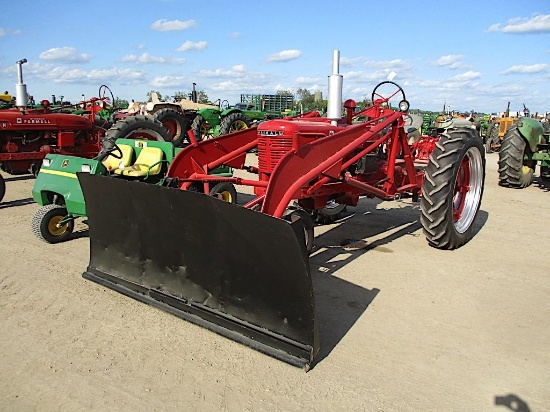 1819- FARMALL H TRACTOR W/LOADER