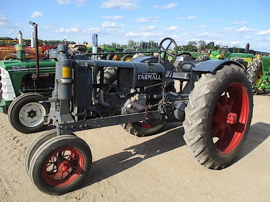 1872- FARMALL F-12 TRACTOR