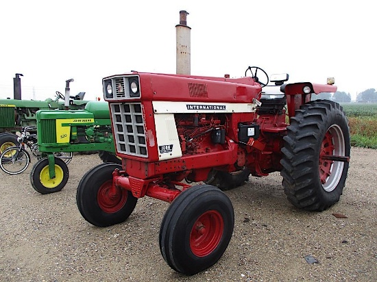 93929- IH 1066 TRACTOR