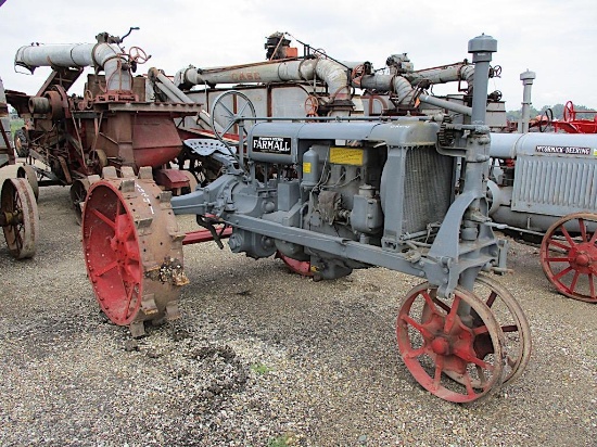 94241- IH REGULAR TRACTOR