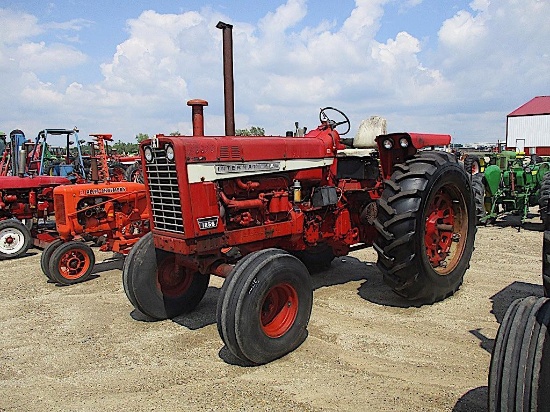 94321- IH 1256 TRACTOR