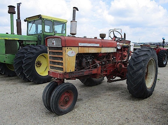 97201- IH 560 TRACTOR