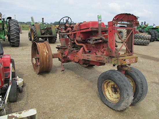 98170- FARMALL M TRACTOR