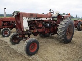 98526- IH 806 TRACTOR