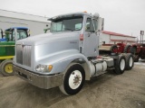 3826-IH900 DAY CAB SEMI TRACTOR