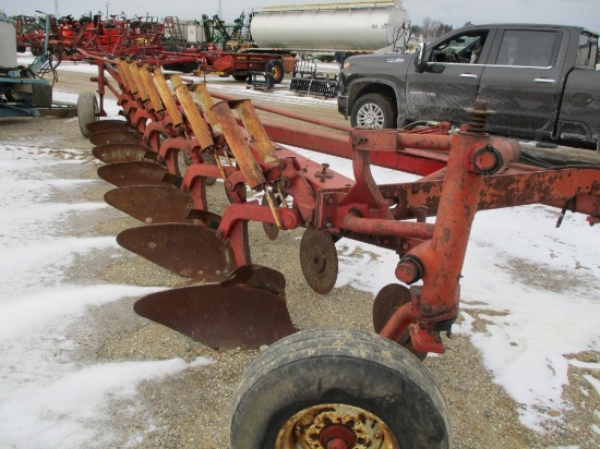 3046-IH 720, 7BTM PLOW