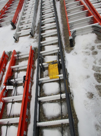 3289-NEW DEWALT LADDER