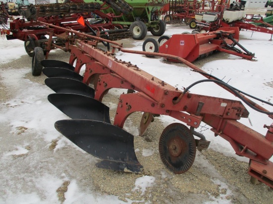 3308-IH 710 5BTM PLOW