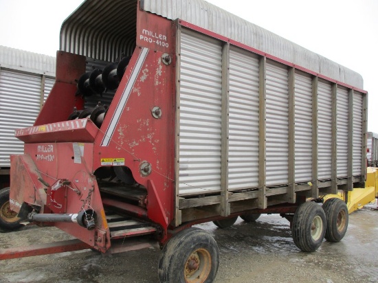 3650-MILLER PRO 4100 SILAGE WAGON