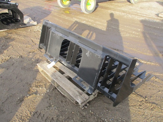 3946- SKID LOADER MOUNT ROCK BUCKET