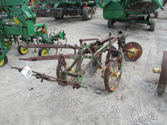 99253 - JOHN DEERE 2 BTM VINEYARD/ORCHARD PLOW