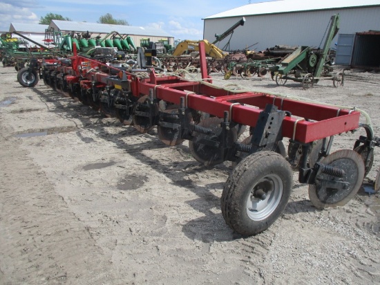 99255 - C-IH 5300 - 15 KNIFE APPLICATOR