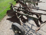 98824 - JOHN DEERE 3 BTM PLOW