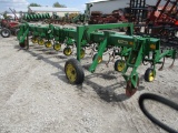 99257 - JOHN DEERE 825- 8 ROW CULTIVATOR