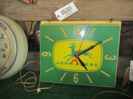 86281-JOHN DEERE PLASTIC CLOCK