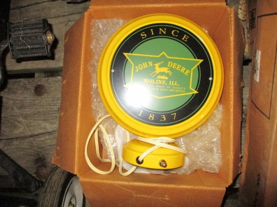 98993-JOHN DEERE PUMP TOP, REPRODUCTION