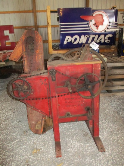 99104-IHC WOODEN FB1, TWO HOLE CORN SHELLER