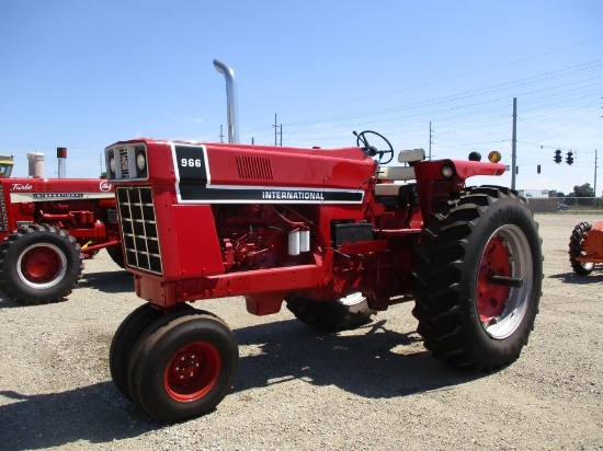 8119-INTERNATIONAL HARVESTER 966