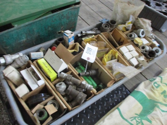 5109-LARGE LOT OF JD HYDRAULIC PARTS