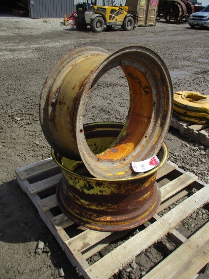 1096- JOHN DEERE HYDRAULIC 4WD 24" FRONT RIMS