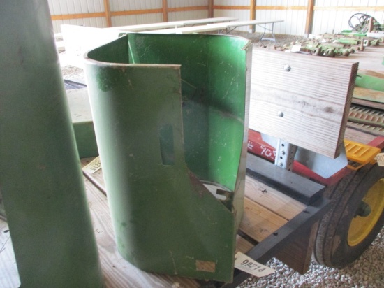 99214- JOHN DEERE 4020 DUST SHIELDS (2)