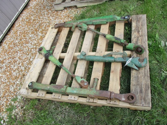 99317- JOHN DEERE NEW GEN 3PT HITCH w/ TOP LINK, CONSOLE
