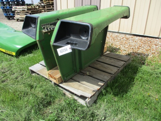 99325- JOHN DEERE 30-40 SERIES,OPEN STATION FENDER SET (2)