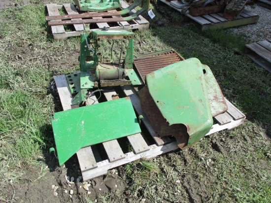 99379- PALLET OF MISCELLANEOUS JOHN DEERE PARTS