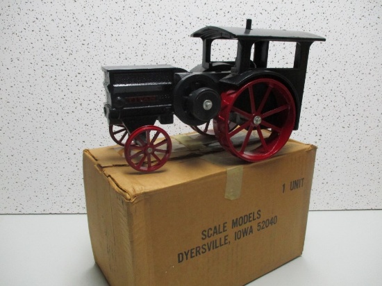SCALE MODELS TITAN TRACTOR #2753 (NIB)