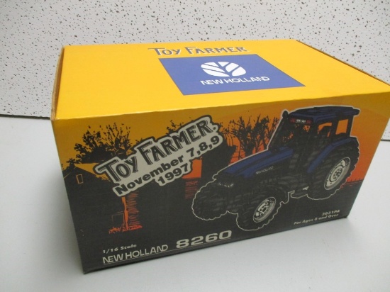 TOY 1997 FARMER EDITION NH 8260 (NIB)