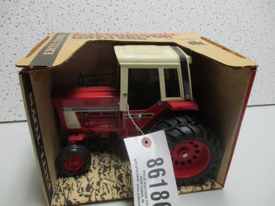 IH 1586 TRACTOR ORIGINAL (NIB)