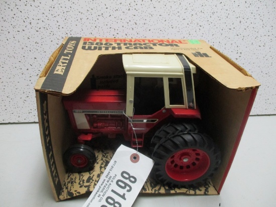 IH 1586 TRACTOR ORIGINAL (NIB)