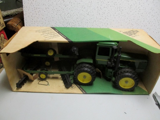 JD 4X4 TRACTOR AND DISC SET (NIB)