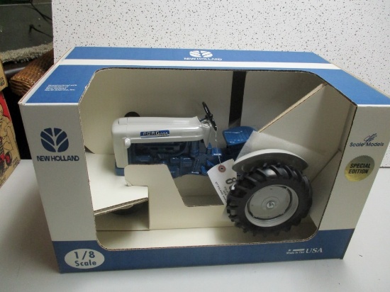 FORD 4000 1/8 SCALE (NIB)