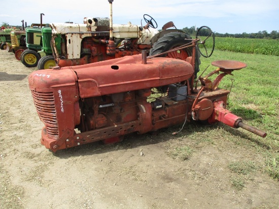 10529-IH M PARTS TRACTOR