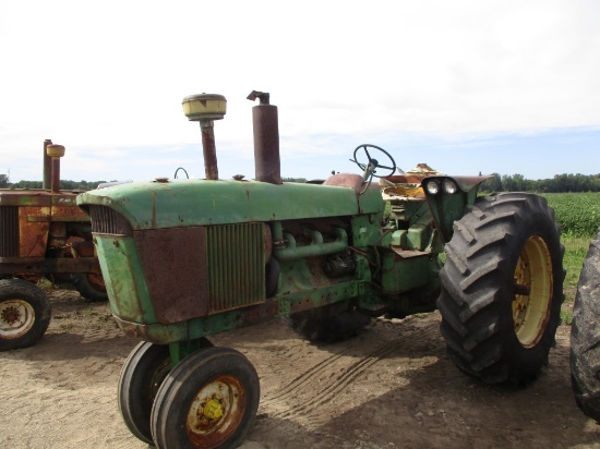 7824-JOHN DEERE 4020