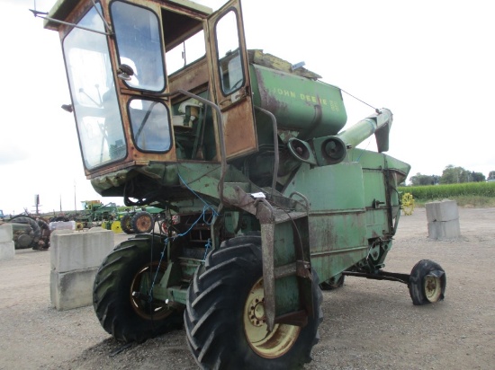 8271-JOHN DEERE COMBINE