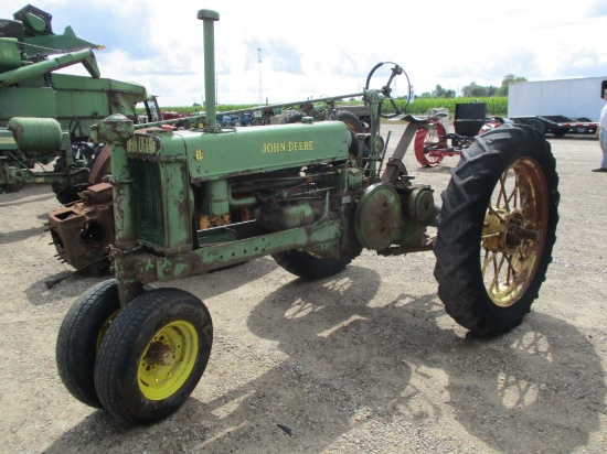 8272-JOHN DEERE B UNSTYLED