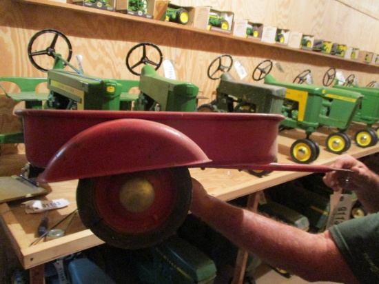 91135-INTERNATIONAL HARVESTER PEDAL WAGON