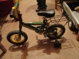 91118-JOHN DEERE KIDS BIKE WITH TRAINING WHEELS