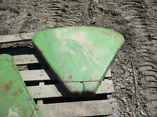 91422- PAIR OF JOHN DEERE FENDERS