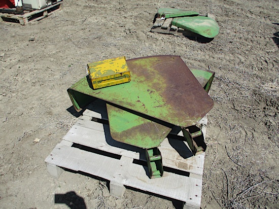 91424- PAIR OF JOHN DEERE FENDERS