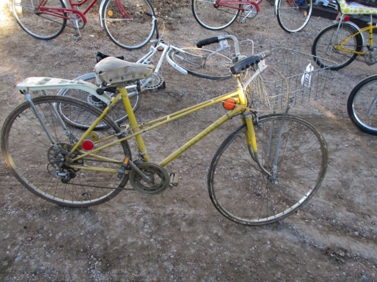 91483-JOHN DEERE YELLOW LADIES BIKE