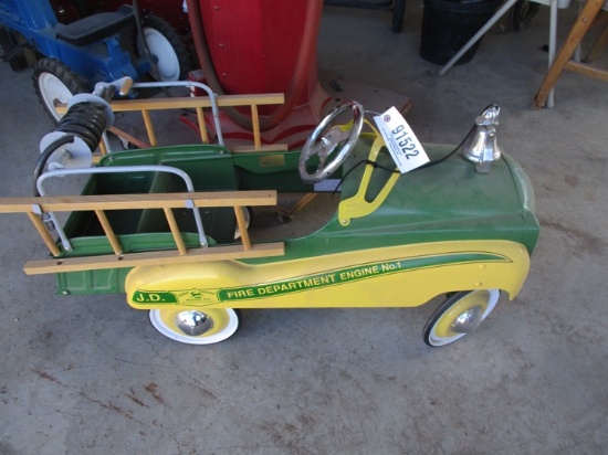91522-JOHN DEERE PEDAL CAR